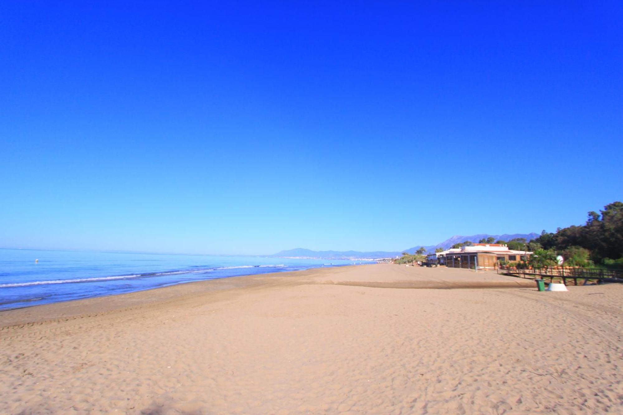 1080 Beachfront Penthouse 3 Floors Jacuzzi 2 Pools Wifi Roof Terrace * Marbellac