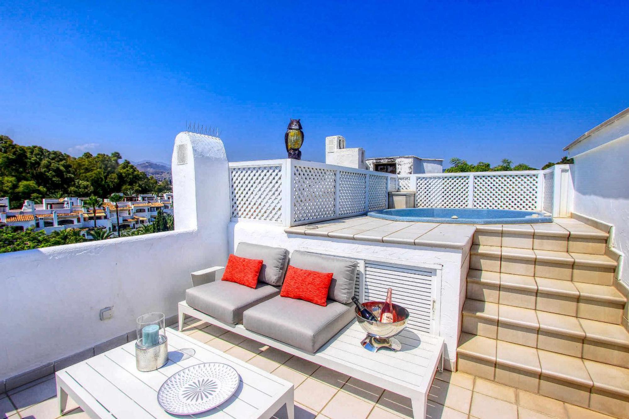1080 Beachfront Penthouse 3 Floors Jacuzzi 2 Pools Wifi Roof Terrace Appartement Marbellac