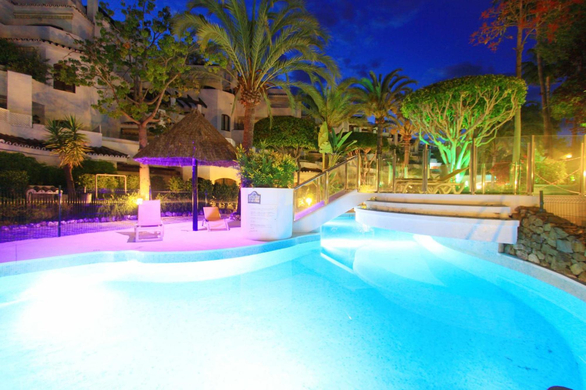 1080 Beachfront Penthouse 3 Floors Jacuzzi 2 Pools Wifi Roof Terrace Appartement Marbellac